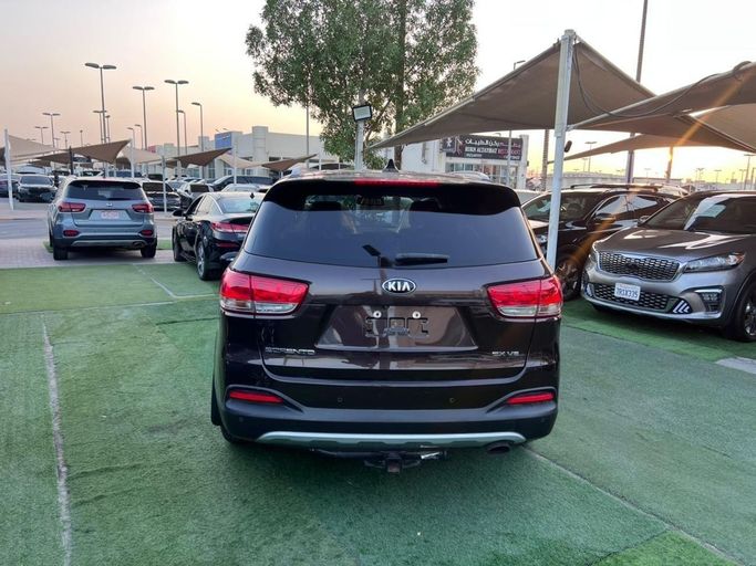 Подержанный Kia Sorento III Prime, 3.3 л, 2017 в Шардже от Tabarak Used Cars Коричневый цвет. Американская | AUTO.AE