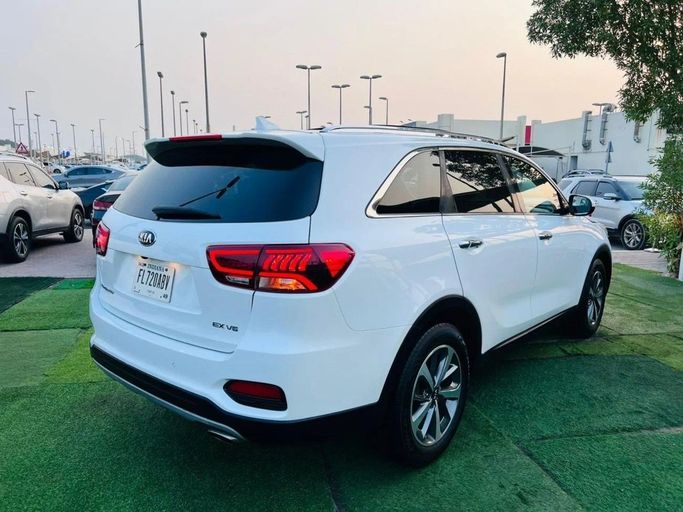 Подержанный Kia Sorento III Prime Рестайлинг, 3.3 л, 2019 в Шардже от Tabarak Used Cars Белый цвет. Американская | AUTO.AE