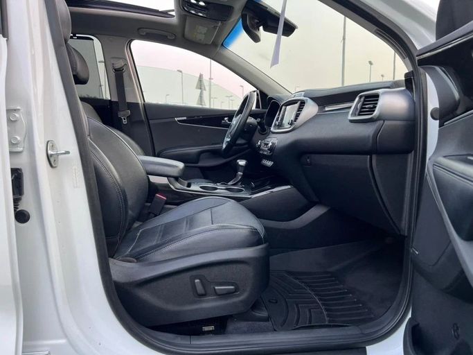 Подержанный Kia Sorento III Prime Рестайлинг, 3.3 л, 2019 в Шардже от Tabarak Used Cars Белый цвет. Американская | AUTO.AE