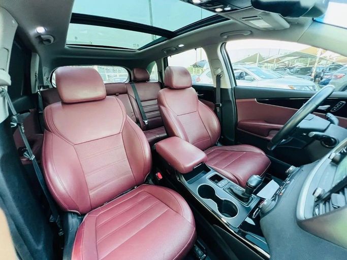 Used Kia Sorento III Prime Facelift, 3.3 l, 2017 in Sharjah by Tabarak Used Cars, Golden color. American Specs | AUTO.AE