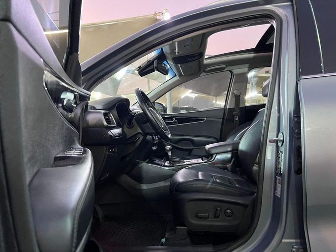 Used Kia Sorento III Prime Facelift, 3.3 l, 2020 in Sharjah by Tabarak Used Cars, Light Blue color. American Specs | AUTO.AE