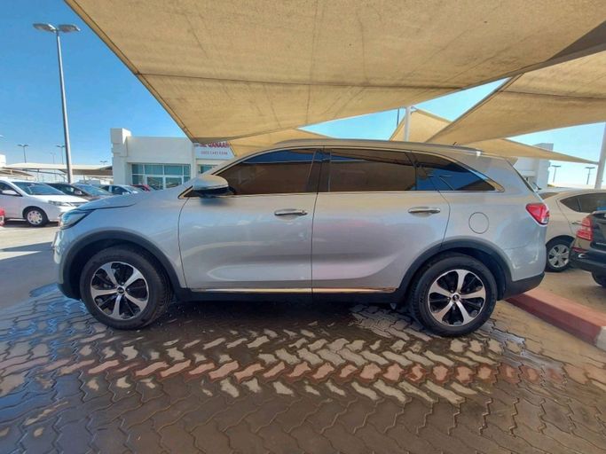 Used Kia Sorento III Prime, 3.3 l, 2016 in Sharjah by Al Qanaah Used Cars, Silver color. GCC Specs | AUTO.AE