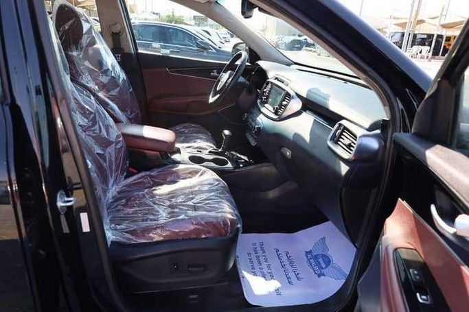 Подержанный Kia Sorento III Prime Рестайлинг, 3.3 л, 2017 в Шардже от OMC Used Cars Черный цвет. Американская | AUTO.AE