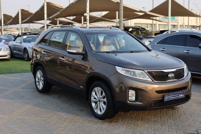 Подержанный Kia Sorento II Рестайлинг, 3.5 л, 2013 в Шардже от OMC Used Cars Коричневый цвет. GCC | AUTO.AE