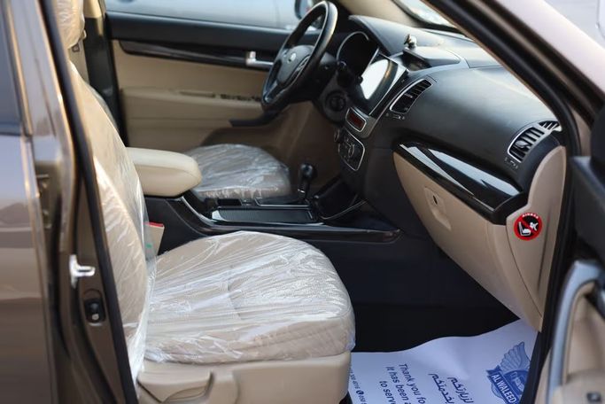 Подержанный Kia Sorento II Рестайлинг, 3.5 л, 2013 в Шардже от OMC Used Cars Коричневый цвет. GCC | AUTO.AE