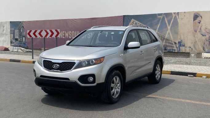 Подержанный Kia Sorento II, 2.4 л, 2012 в Шардже от Halla Cars Серебристый цвет. GCC | AUTO.AE