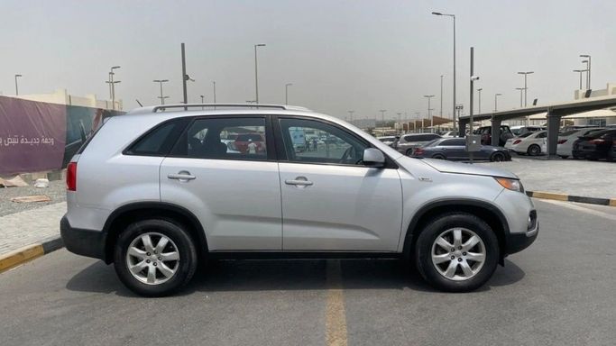 Подержанный Kia Sorento II, 2.4 л, 2012 в Шардже от Halla Cars Серебристый цвет. GCC | AUTO.AE