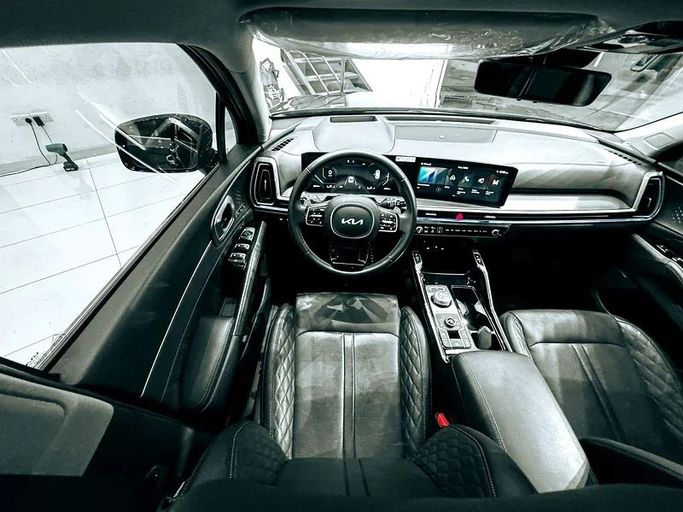 Подержанный Kia Sorento IV Рестайлинг, 2.5 л, 2024 в Шардже от Ryno Cars Серый цвет. GCC | AUTO.AE