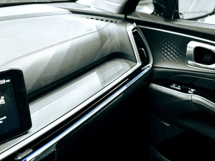 Подержанный Kia Sorento IV Рестайлинг, 2.5 л, 2024 в Шардже от Ryno Cars Серый цвет. GCC | AUTO.AE