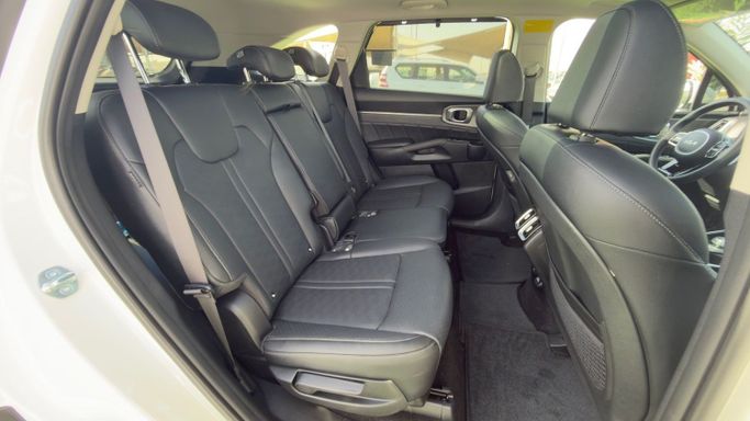 Подержанный Kia Sorento IV, 2.2 л, 2025 в Шардже от Badar Used Cars Белый цвет.  | AUTO.AE
