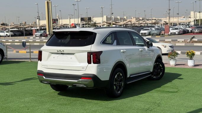 Подержанный Kia Sorento IV, 2.2 л, 2025 в Шардже от Badar Used Cars Белый цвет.  | AUTO.AE