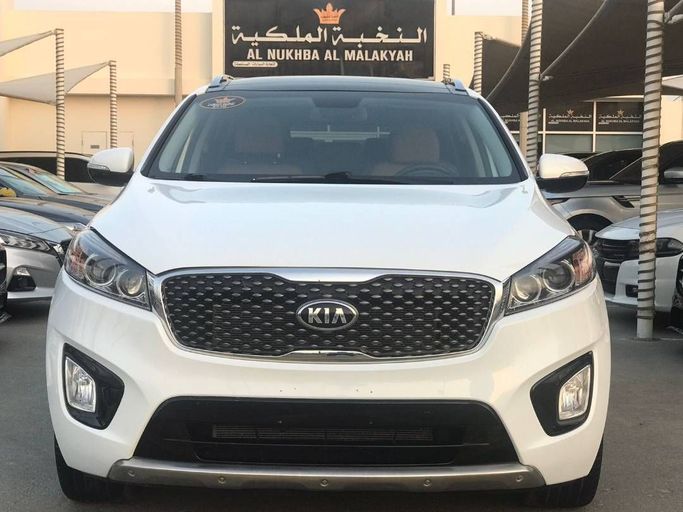 Подержанный Kia Sorento II Рестайлинг, 3.3 л, 2018 в Шардже от Al Nukhba Al Malakyah Used Cars Белый цвет. Американская | AUTO.AE