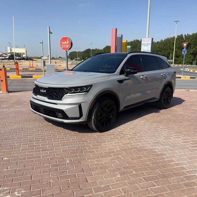 Used Kia Sorento IV, 2.5 l, 2022 in Sharjah by Golden Desert Used Car, Grey color. Other | AUTO.AE