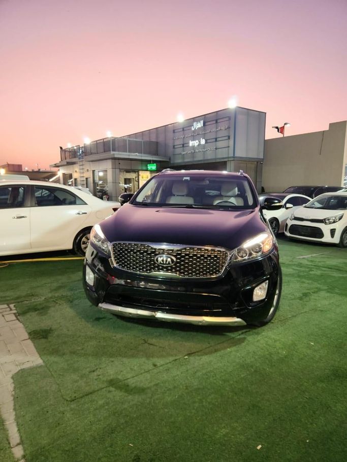 مستعملة Kia Sorento شد الوجه الثاني, 3.3 l, 2016 في في الشارقة من Impala Used Cars، اللون أسود. المواصفات الأمريكية | AUTO.AE