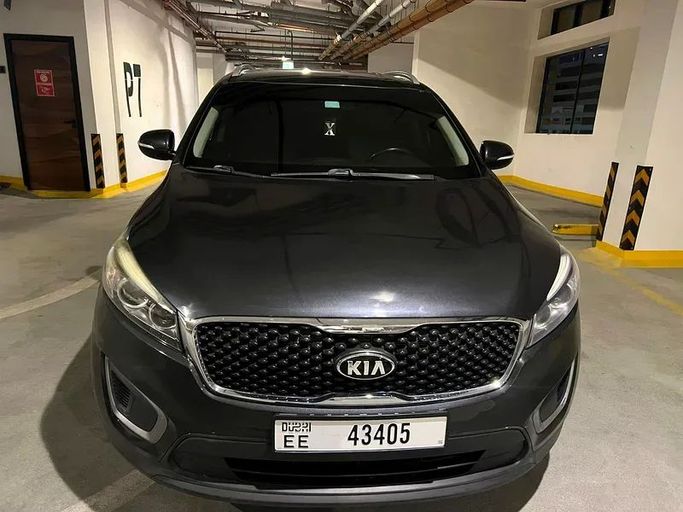 Used Kia Sorento III Prime, 2.4 l, 2017 in Sharjah by Al majarah al sabaah used cars, Grey color. American Specs | AUTO.AE