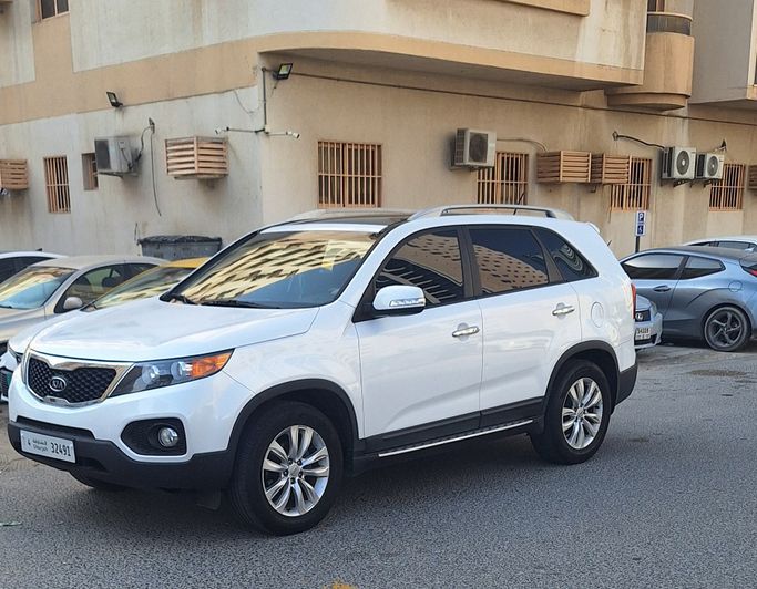 مستعملة Kia Sorento فيس ليفت الثاني, 2.0 l, 2012 في في الشارقة، اللون أبيض. المواصفات الكورية | AUTO.AE
