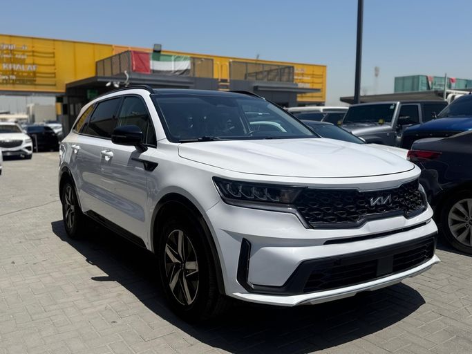 مستعملة Kia Sorento رابعاً, 2.5 l, 2021 في في الشارقة من FAROUK KHALAF، اللون أبيض. المواصفات الأمريكية | AUTO.AE | إعلان #264555