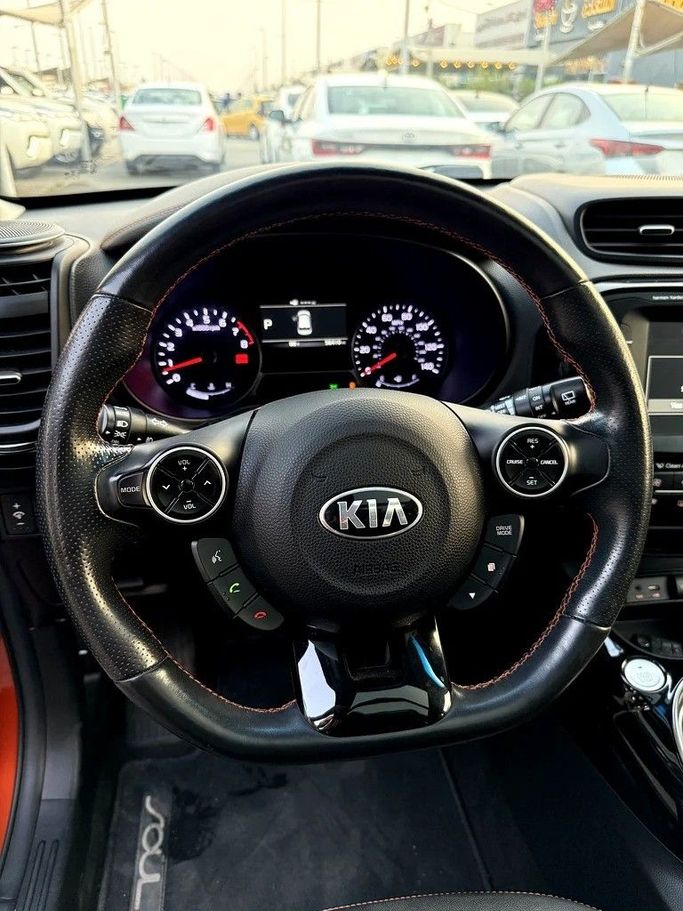 Подержанный Kia Soul II Рестайлинг, 1.6 л, 2018 в Шардже от Elmorshedi Motors Оранжевый цвет. Американская | AUTO.AE