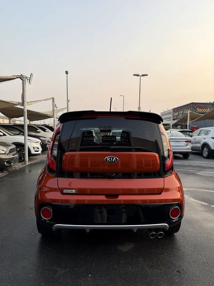 Подержанный Kia Soul II Рестайлинг, 1.6 л, 2018 в Шардже от Elmorshedi Motors Оранжевый цвет. Американская | AUTO.AE