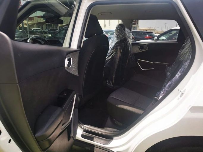 Подержанный Kia Soul III Рестайлинг, 2.0 л, 2022 в Шардже от Tabarak Used Cars Белый цвет. Американская | AUTO.AE