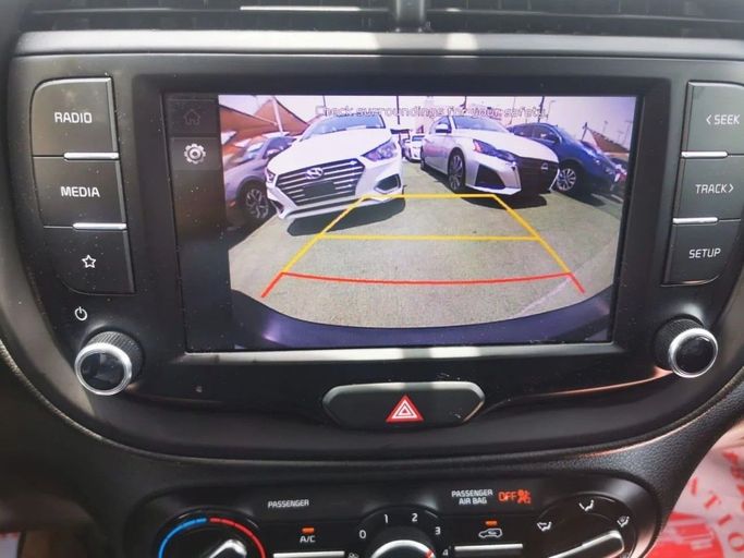 Подержанный Kia Soul III Рестайлинг, 2.0 л, 2022 в Шардже от Tabarak Used Cars Белый цвет. Американская | AUTO.AE