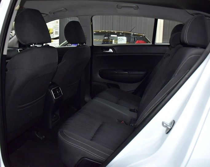 Подержанный Kia Sportage IV, 2.4 л, 2017 в Шардже от Honey Gidosha Used Cars Tr. Белый цвет.  | AUTO.AE