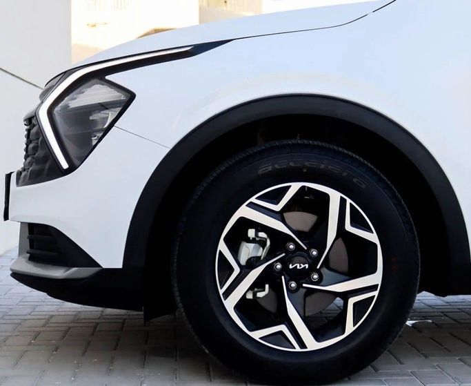 Used Kia Sportage SWB V, 1.6 l, 2023 in Sharjah by Al Sayed Khamis Used Auto Trading, White color. GCC Specs | AUTO.AE