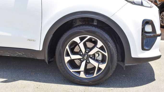 Used Kia Sportage IV Facelift, 2.0 l, 2020 in Sharjah by Alsaadi Motors, White color. Other | AUTO.AE