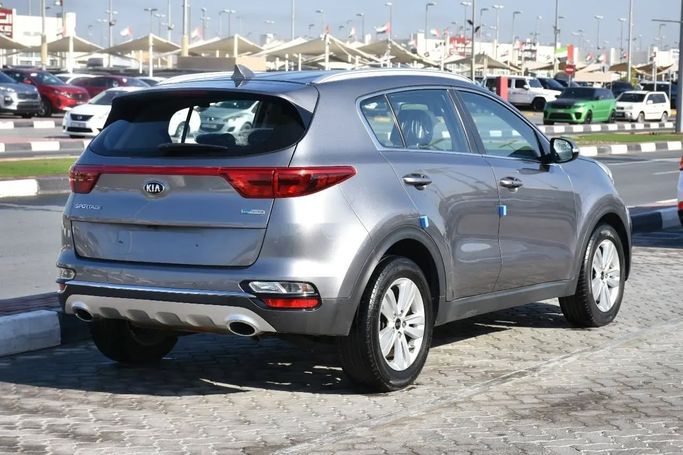 Used Kia Sportage IV Facelift, 2.0 l, 2021 in Sharjah by Alfaris Used Cars, Silver color. Other | AUTO.AE
