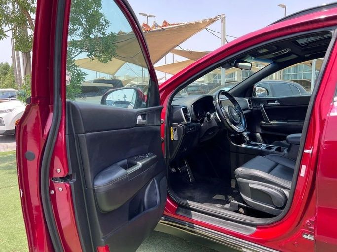 Подержанный Kia Sportage IV Рестайлинг, 2.4 л, 2020 в Шардже от Tabarak Used Cars Красный цвет. Американская | AUTO.AE