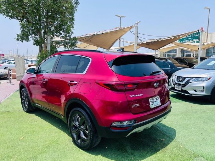Подержанный Kia Sportage IV Рестайлинг, 2.4 л, 2020 в Шардже от Tabarak Used Cars Красный цвет. Американская | AUTO.AE
