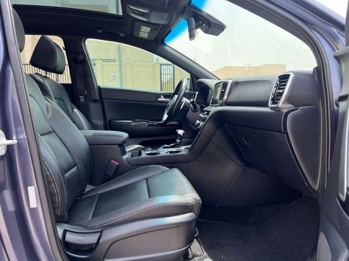 Used Kia Sportage IV Facelift, 2.0 l, 2022 in Sharjah by Tabarak Used Cars, Blue color. American Specs | AUTO.AE