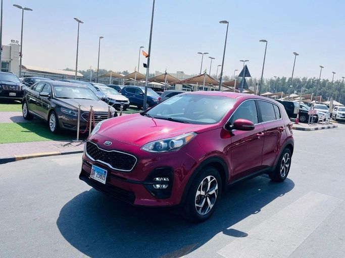 Подержанный Kia Sportage IV Рестайлинг, 2.4 л, 2020 в Шардже от Tabarak Used Cars Красный цвет. Американская | AUTO.AE