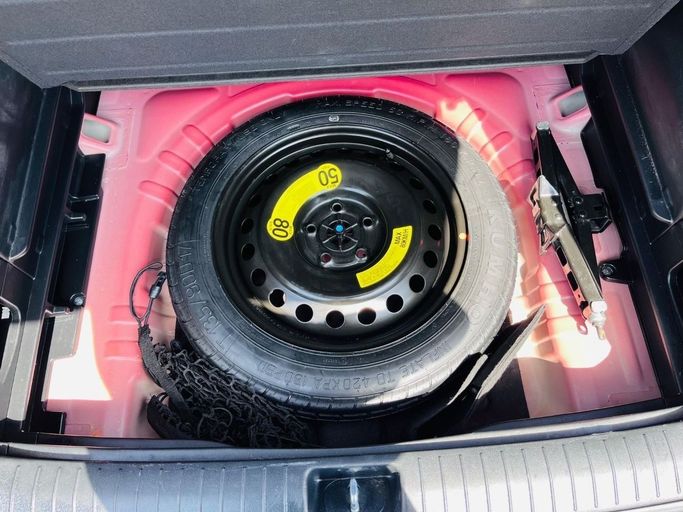 Подержанный Kia Sportage IV Рестайлинг, 2.4 л, 2020 в Шардже от Tabarak Used Cars Красный цвет. Американская | AUTO.AE