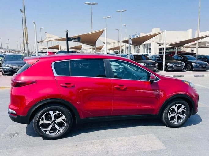 Подержанный Kia Sportage IV Рестайлинг, 2.4 л, 2020 в Шардже от Tabarak Used Cars Красный цвет. Американская | AUTO.AE