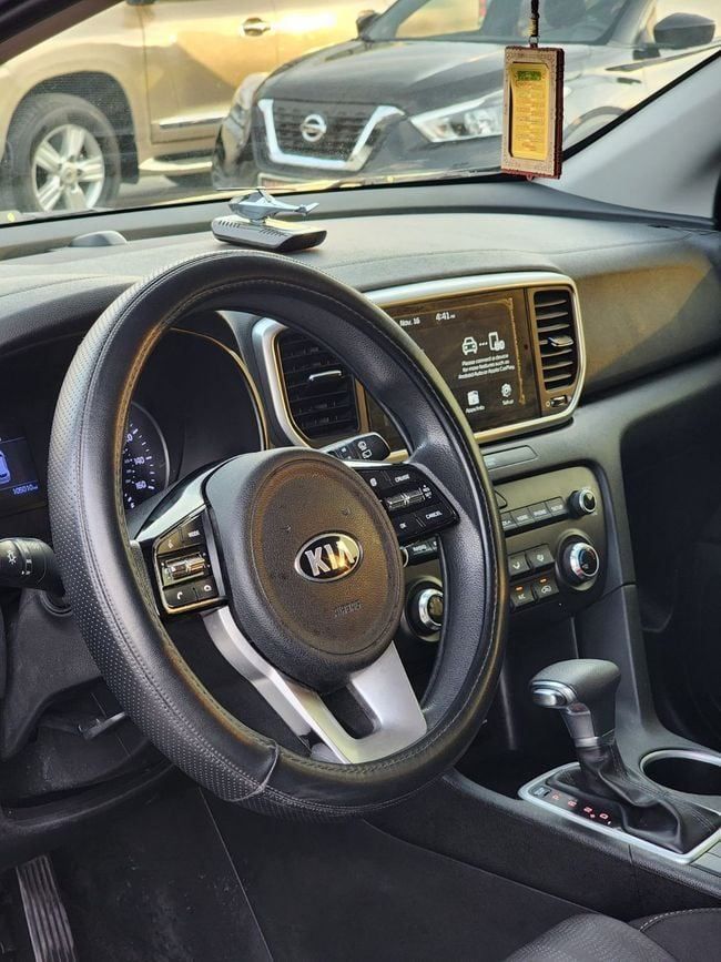Used Kia Sportage IV Facelift, 2.4 l, 2021 in Sharjah by Nassem Al Sham Used Cars, Black color. American Specs | AUTO.AE