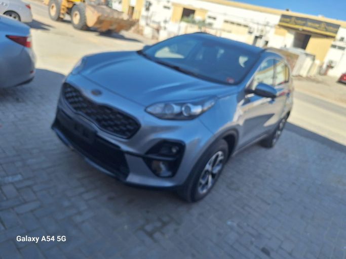 Подержанный Kia Sportage IV Рестайлинг, 2.0 л, 2022 в Шардже от Mohamed Zaki Younis Used Cars Серебристый цвет. GCC | AUTO.AE