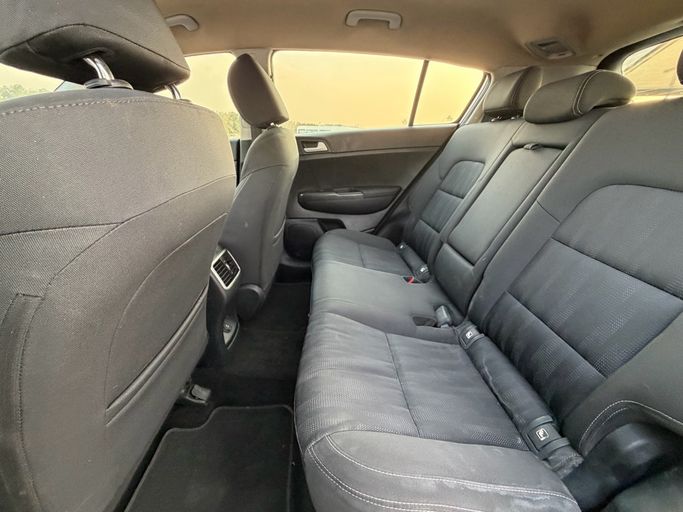 Used Kia Sportage IV, 2.0 l, 2019 in UAE, Sharjah by Hesham Safwat  Used Cars, Silver color. GCC Specs | AUTO.AE | Listing #295401 — photo 17 of 18