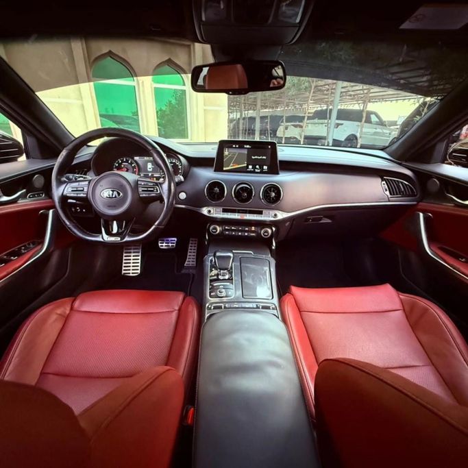 Подержанный Kia Stinger I, 3.3 л, 2019 в Шардже от Sarmad Cars Тёмно-синий цвет. Other | AUTO.AE