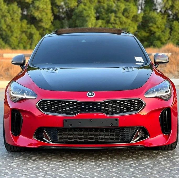 Подержанный Kia Stinger I, 2.0 л, 2020 в Шардже от Al Ahd Used Cars Красный цвет. Корейская | AUTO.AE