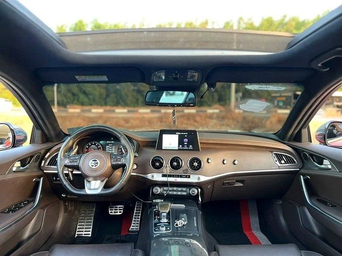 Подержанный Kia Stinger I, 2.0 л, 2020 в Шардже от Al Ahd Used Cars Красный цвет. Корейская | AUTO.AE