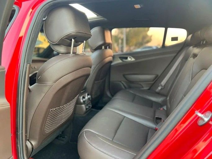 Подержанный Kia Stinger I, 2.0 л, 2020 в Шардже от Al Ahd Used Cars Красный цвет. Корейская | AUTO.AE