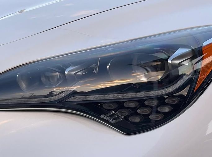 Подержанный Kia Stinger I, 3.3 л, 2020 в Шардже от Al Nukhba Al Malakyah Used Cars Белый цвет. Американская | AUTO.AE