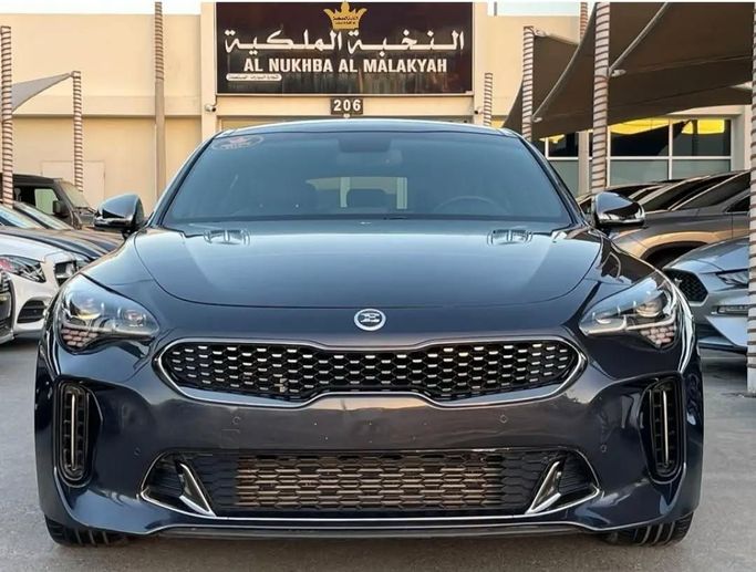 Used Kia Stinger I, 3.3 l, 2018 in Sharjah by Al Nukhba Al Malakyah Used Cars, Grey color. American Specs | AUTO.AE