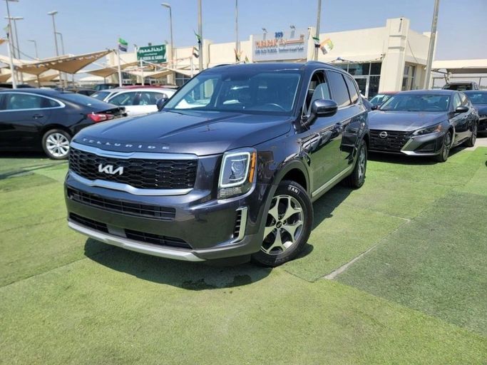 Used Kia Telluride I, 3.8 l, 2020 in Sharjah by Tabarak Used Cars, Grey color. American Specs | AUTO.AE