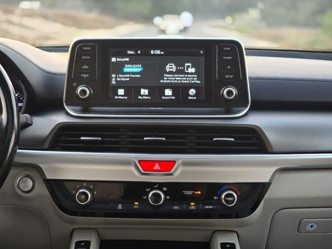 Подержанный Kia Telluride I, 3.8 л, 2020 в Шардже от Al Jana Used Cars Коричневый цвет. Американская | AUTO.AE