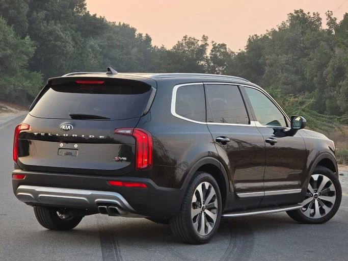 Подержанный Kia Telluride I, 3.8 л, 2020 в Шардже от Al Jana Used Cars Коричневый цвет. Американская | AUTO.AE