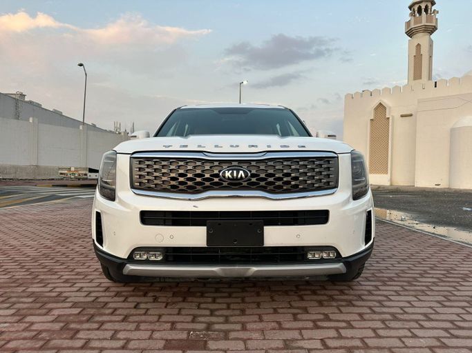 Подержанный Kia Telluride I, 3.8 л, 2020 в Шардже от Laqtah Used Cars Белый цвет. GCC | AUTO.AE