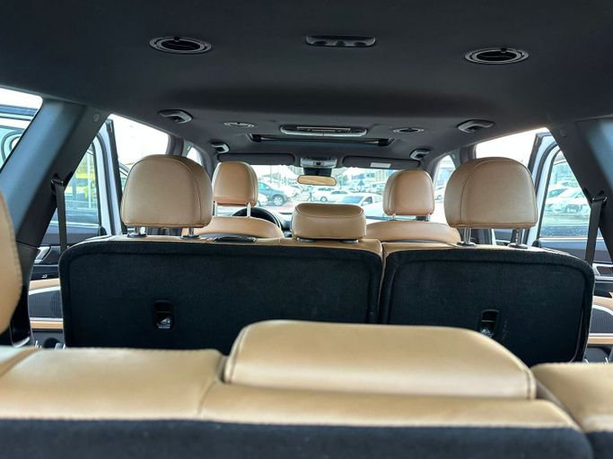 Подержанный Kia Telluride I, 3.8 л, 2020 в Шардже от Laqtah Used Cars Белый цвет. GCC | AUTO.AE