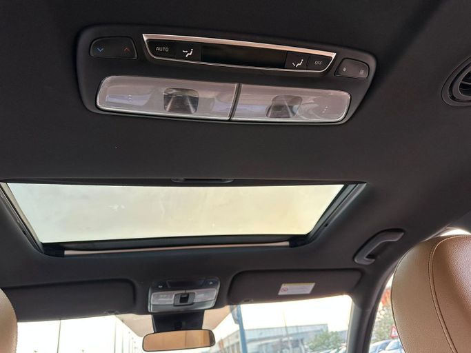 Подержанный Kia Telluride I, 3.8 л, 2020 в Шардже от Laqtah Used Cars Белый цвет. GCC | AUTO.AE